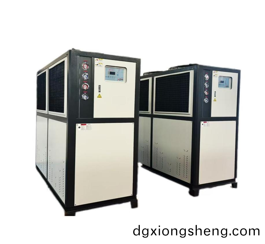 30HP低(di)溫(wen)水(shui)冷式冷(leng)水(shui)機